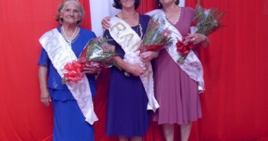 Da esq. para direita a 1ª Princesa Sra. Jandira Custódio - Rainha da 3ª Idade 2013, Sra. Cristina Maria Rampon e 2ª Princesa Sra. Terezinha de Jesus Corso
